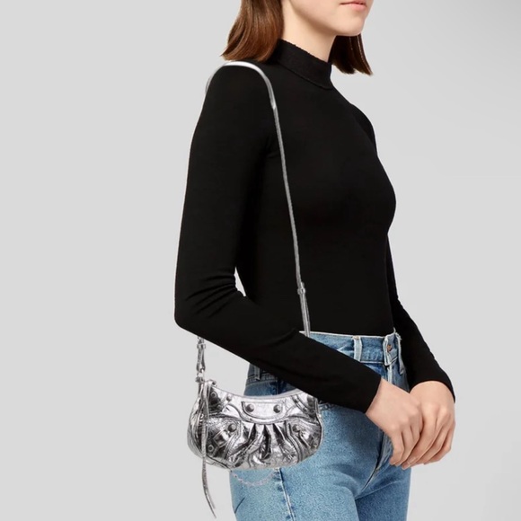 Balenciaga Le Cagole Mini w/Chain w/Tags
Silver - Picture 6 of 9